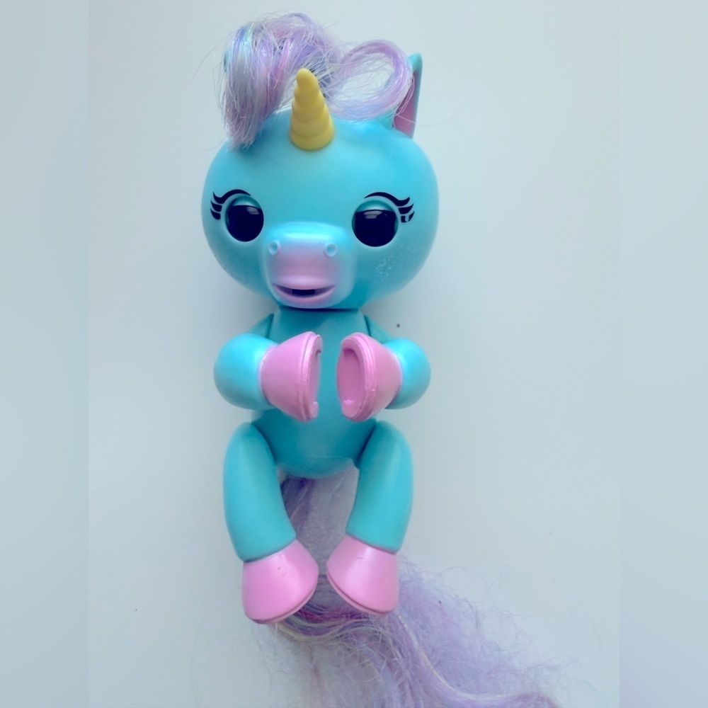 Fingerlings Baby Unicorn Interactive Figure
